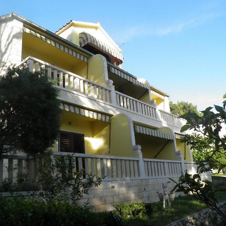 Apartments Angela - With Beautiful Courtyard Брела Екстериор снимка