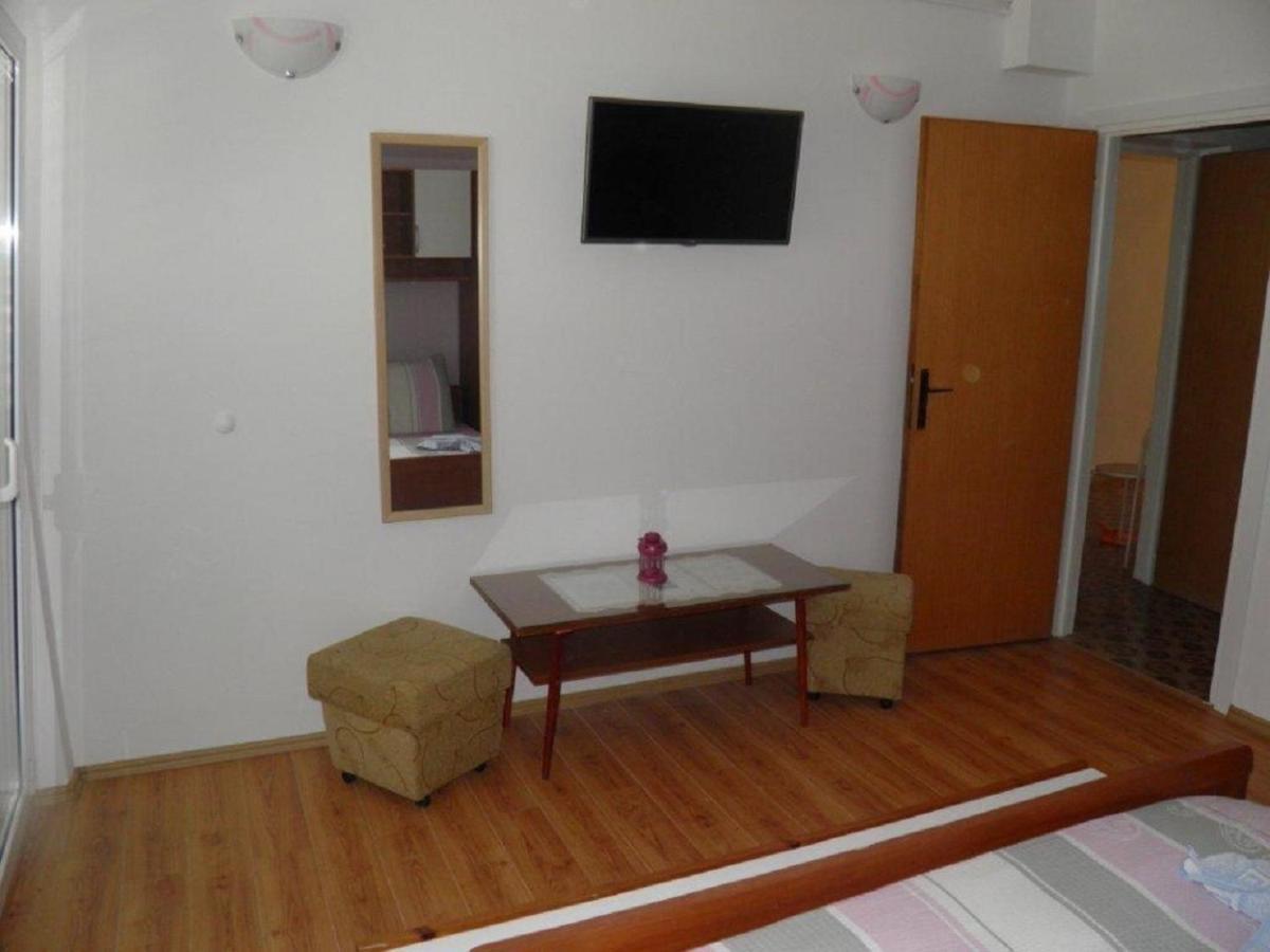 Apartments Angela - With Beautiful Courtyard Брела Екстериор снимка