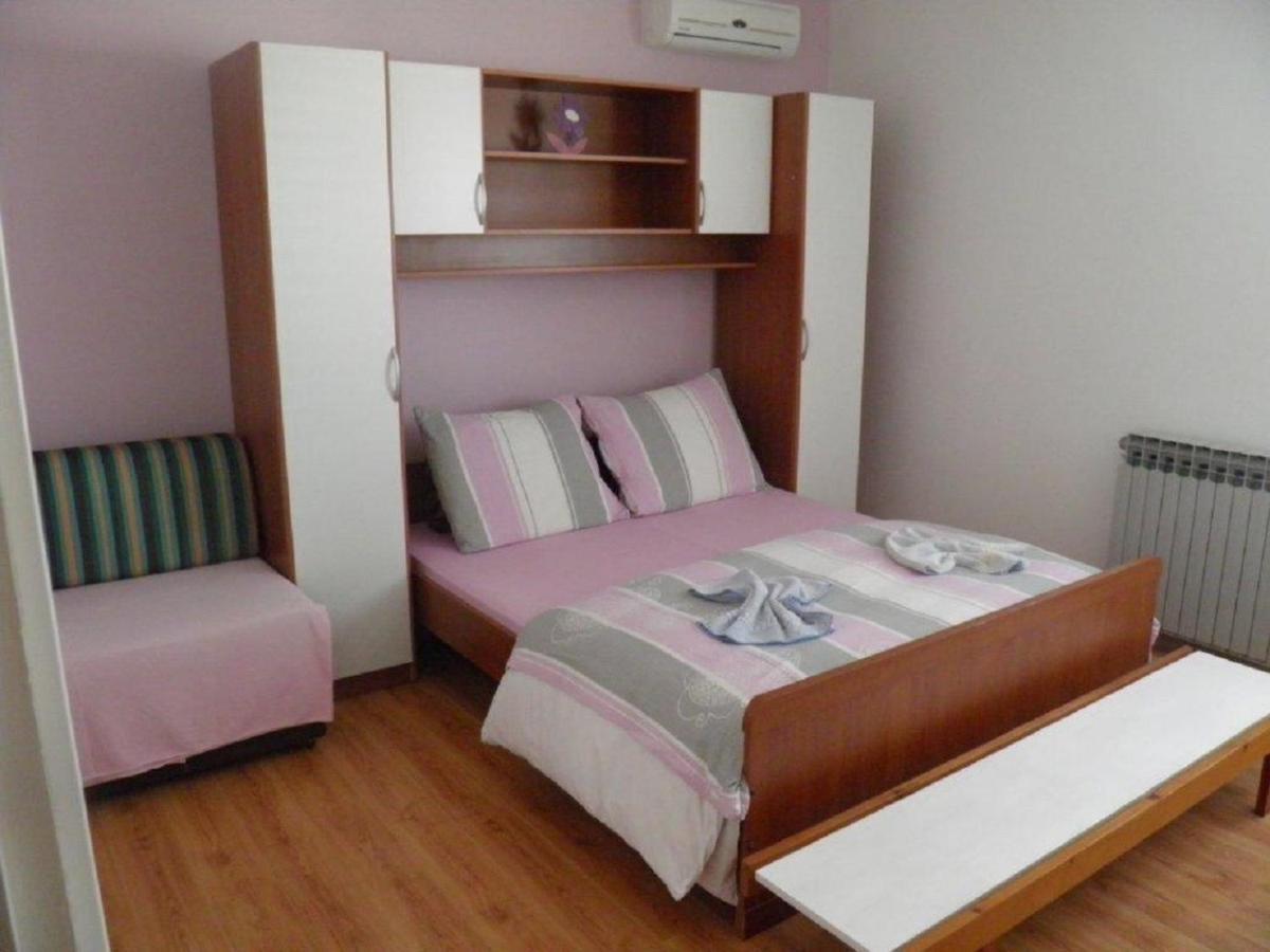 Apartments Angela - With Beautiful Courtyard Брела Екстериор снимка