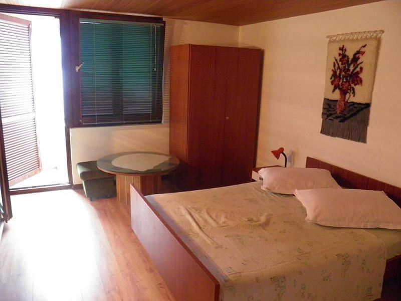 Apartments Angela - With Beautiful Courtyard Брела Екстериор снимка