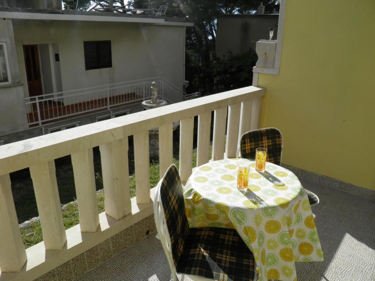 Apartments Angela - With Beautiful Courtyard Брела Екстериор снимка