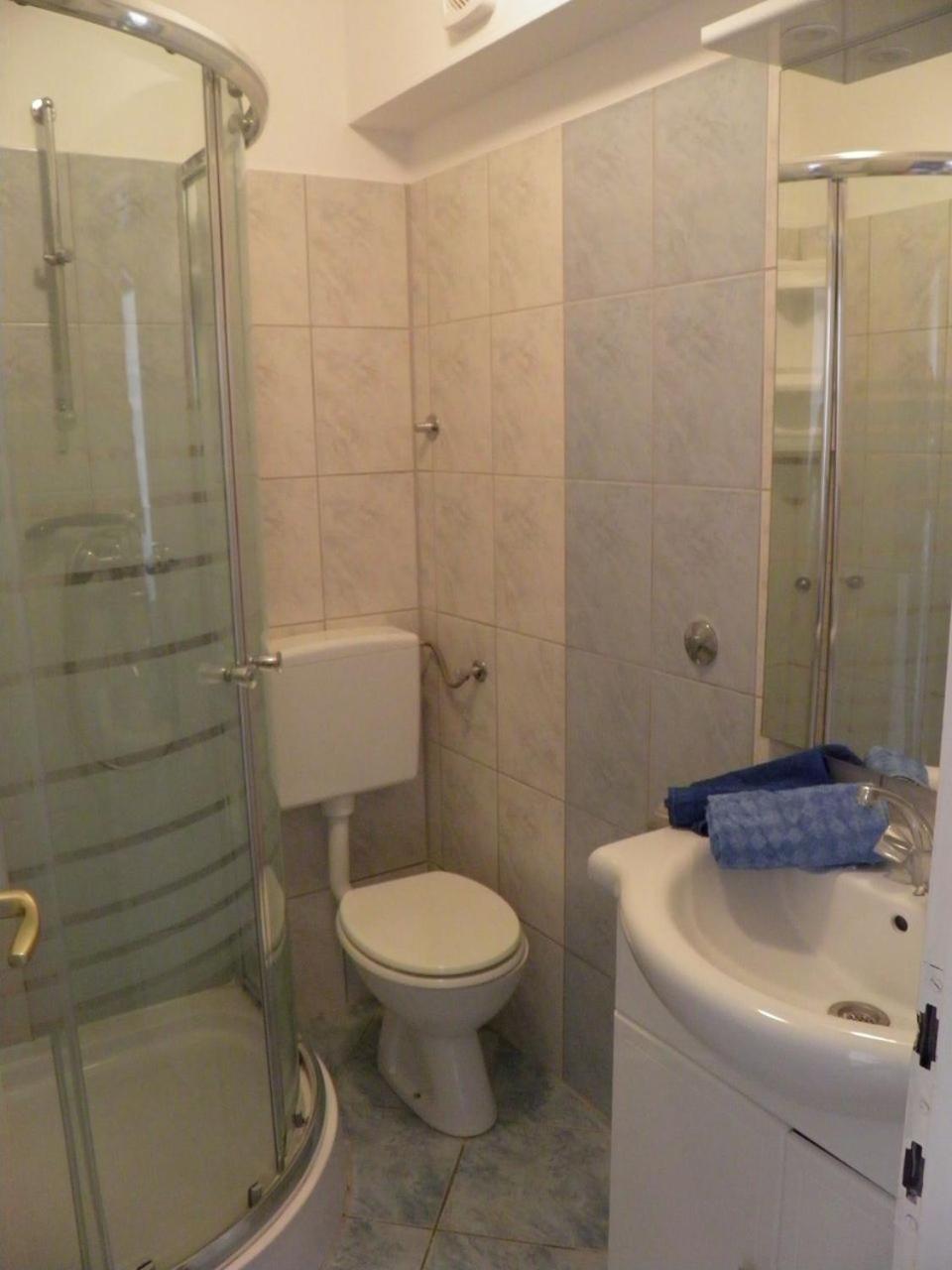 Apartments Angela - With Beautiful Courtyard Брела Екстериор снимка
