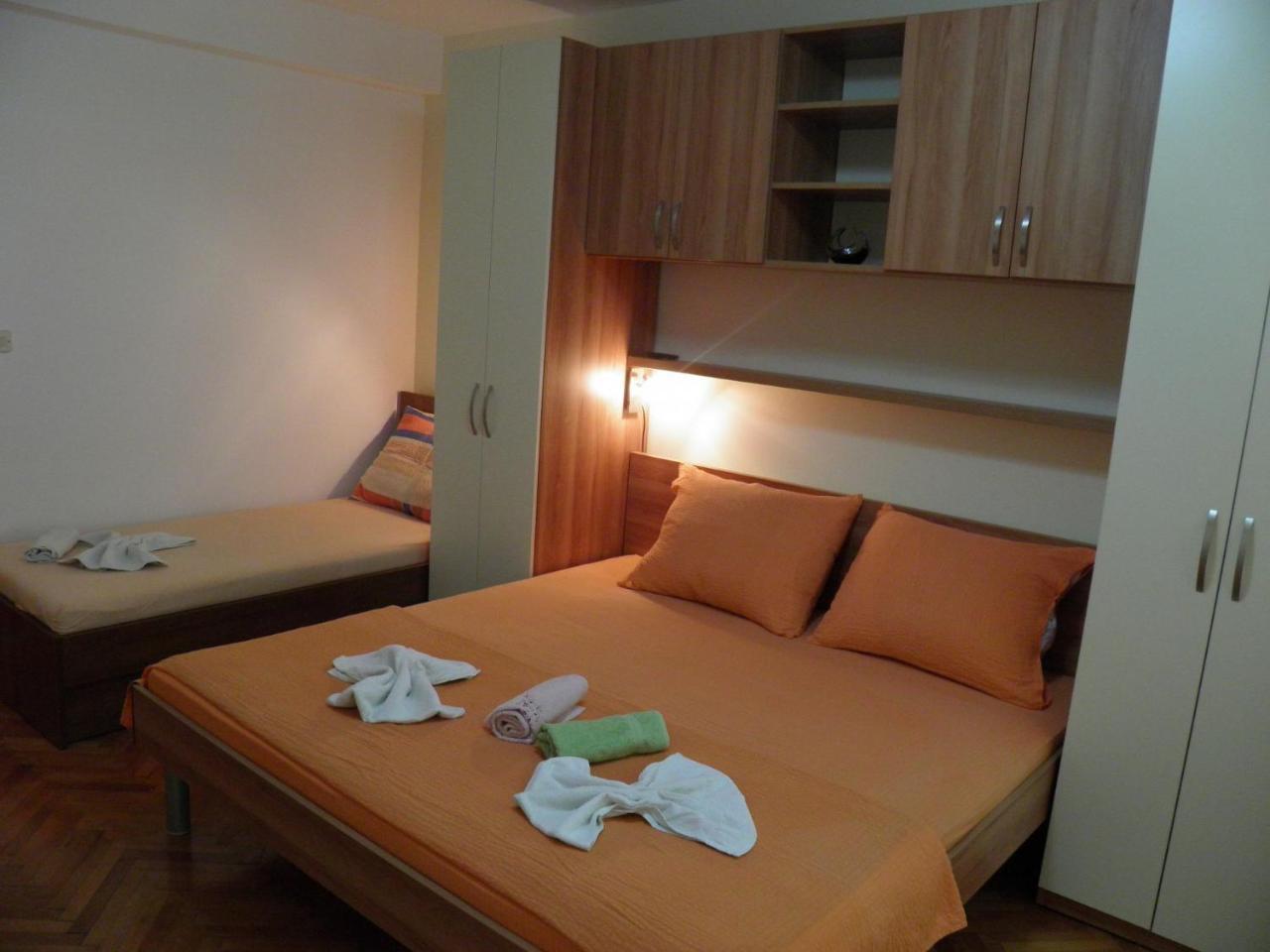 Apartments Angela - With Beautiful Courtyard Брела Екстериор снимка
