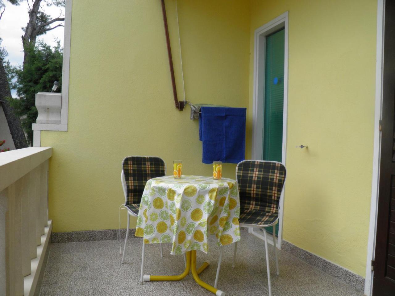 Apartments Angela - With Beautiful Courtyard Брела Екстериор снимка