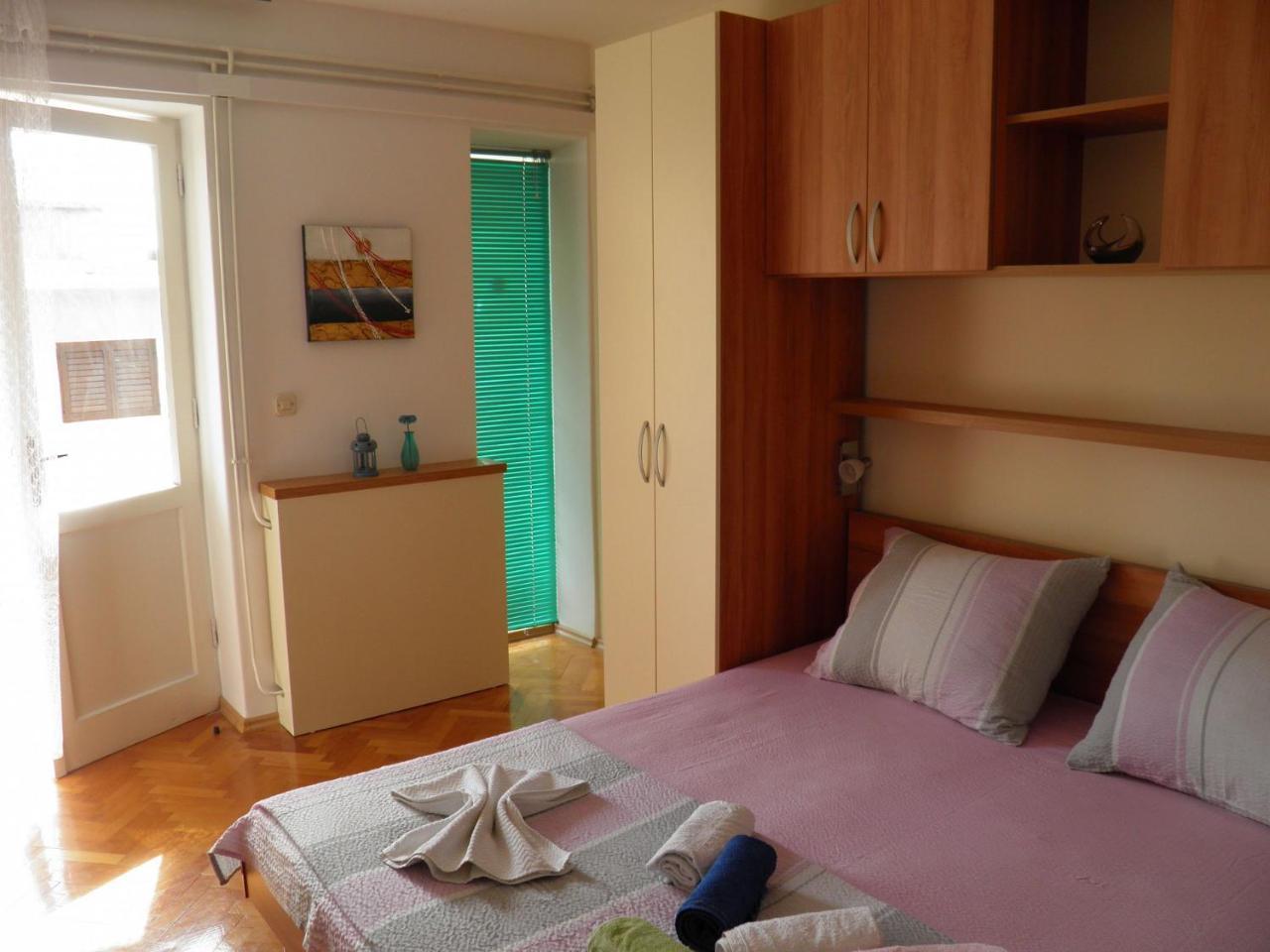 Apartments Angela - With Beautiful Courtyard Брела Екстериор снимка
